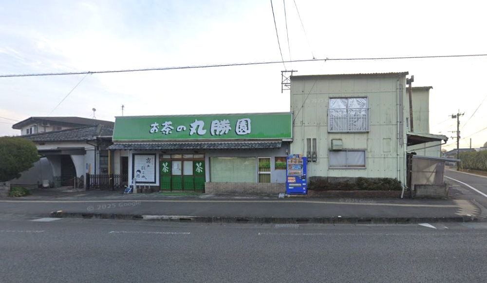 都城市太郎坊町の店付住宅の外観