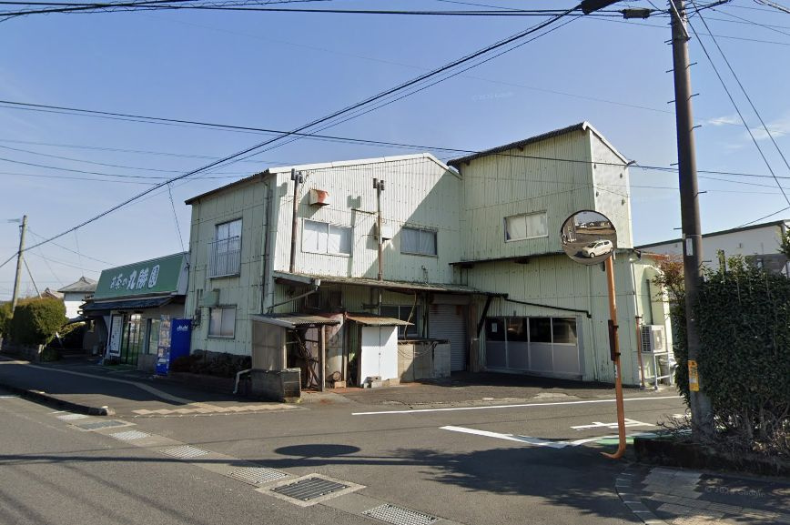 都城市太郎坊町の店付住宅の外観