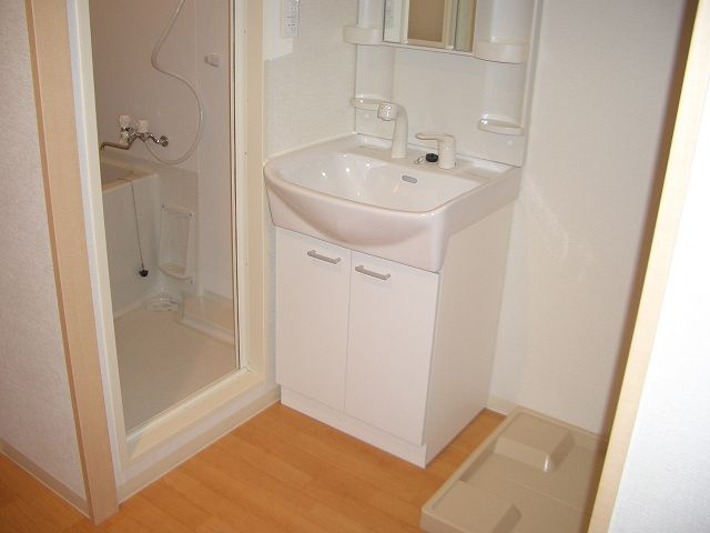 リレイション大国の独立洗面台