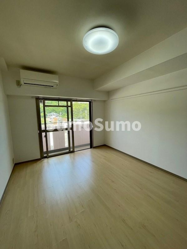 神戸市垂水区名谷町の賃貸マンションの居間・リビング|リビングです