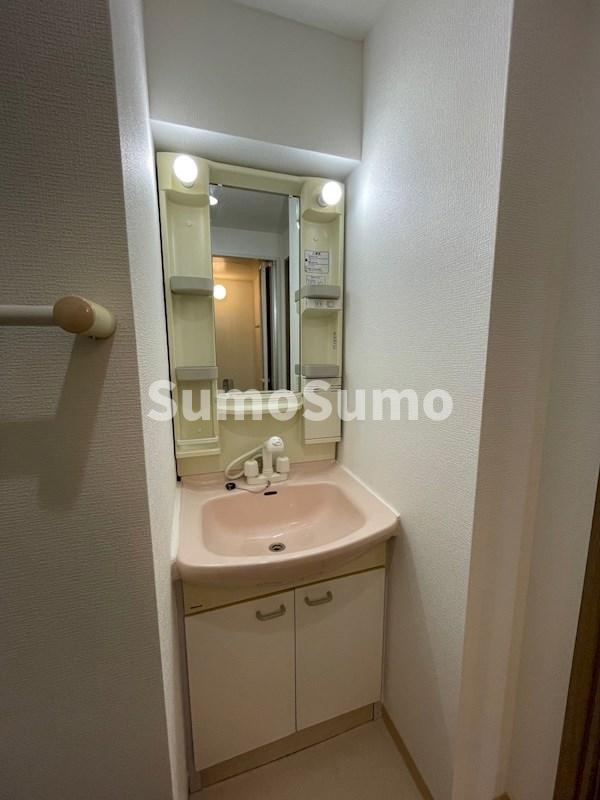 神戸市垂水区名谷町の賃貸マンションの洗面所|使いやすい洗面所です