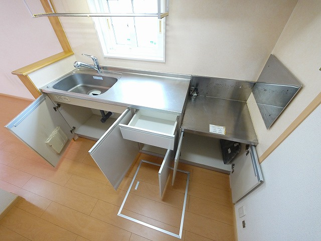 フルールのキッチン|コンパクトなキッチンで掃除もラクラク