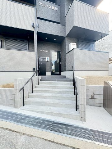 アルバス豊川のエントランス