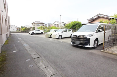 【駐車場】 | リーラ・コート | 平置き駐車場