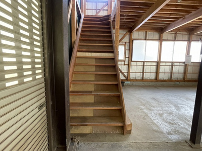 【設備】 | 岡谷市堀ノ内1丁目 中古工場 | 階段