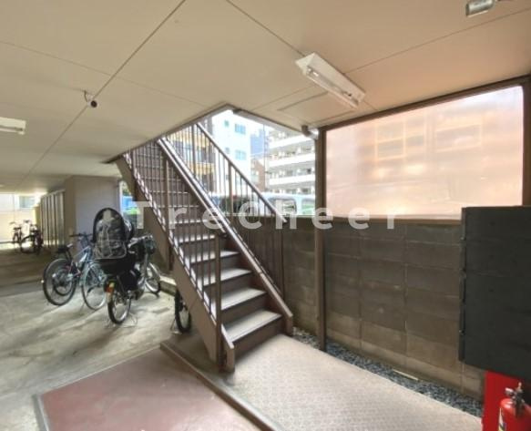 グランドパレス本蓮沼駅前のエントランス