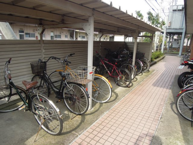 信開ドムス松本の駐輪場