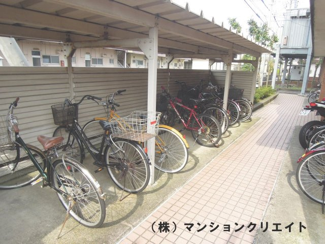 信開ドムス松本の駐輪場