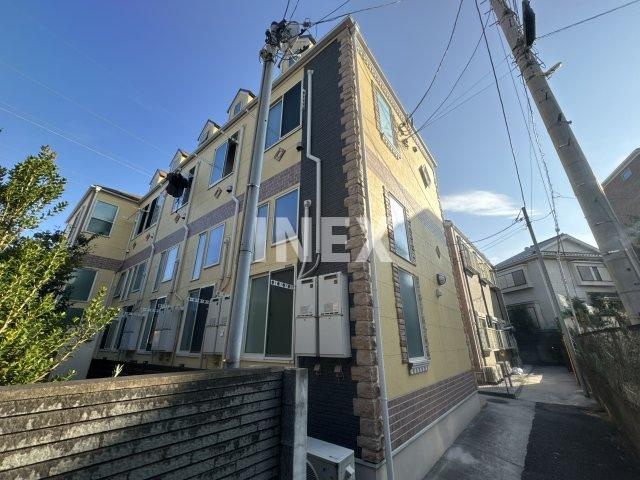 横浜市西区東久保町のアパートの外観