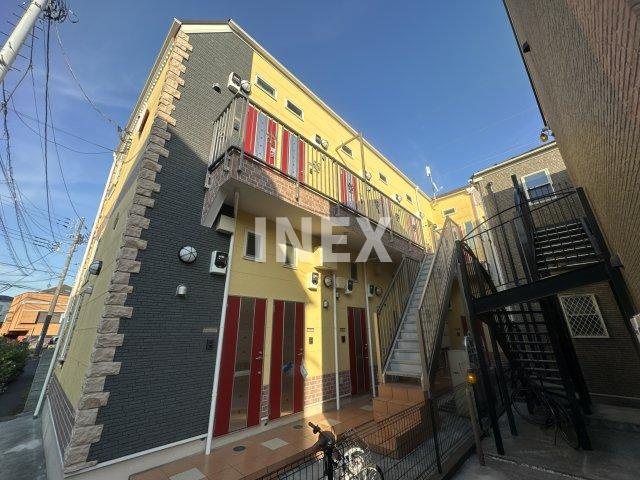 横浜市西区東久保町のアパートの外観