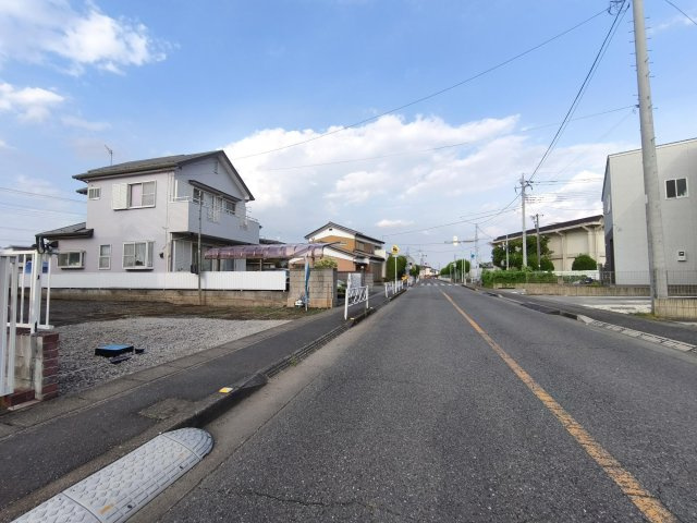 新築戸建・建売　深谷市上柴町西5丁目　BLOOMING GARDEN　全1棟の前面道路含む現地写真