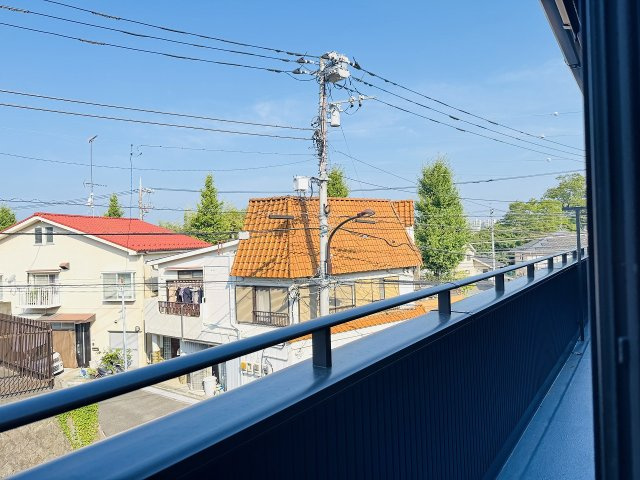 八王子市　長沼町　新築一戸建てのバルコニー|～3部屋から出入り可能なバルコニー～