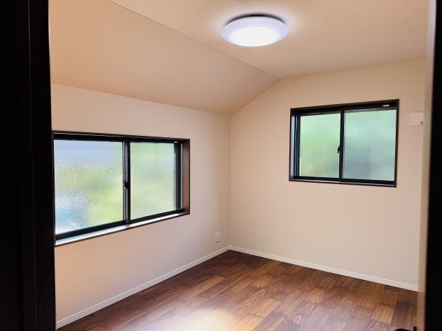 八王子市　長沼町　新築一戸建ての子供部屋|～2階6.0帖の洋室　2面採光で明るく風通しの良いお部屋です～