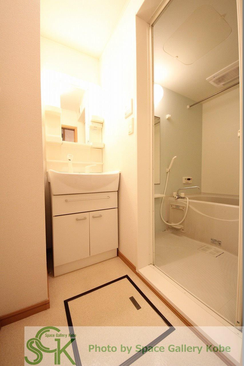 ルリアンスの洗面所|※お部屋により仕様が異なる場合があります。