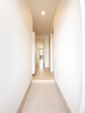 ララ・クメールの玄関