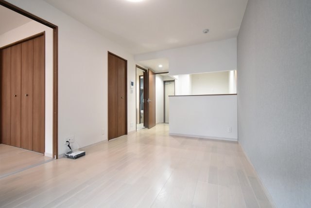 ウェルスクエア西宮北口の居間・リビング