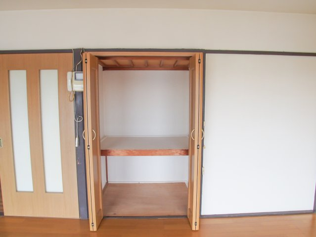 新多聞第2住宅109号棟の収納|リビング収納