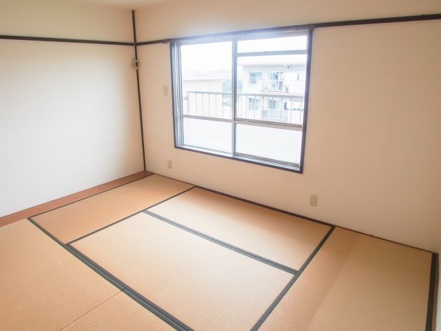 新多聞第2住宅109号棟の和室|和室6帖