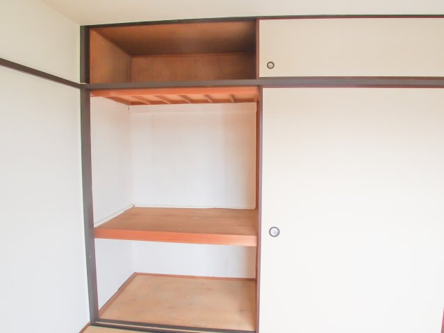 新多聞第2住宅109号棟の収納|和室6帖押入