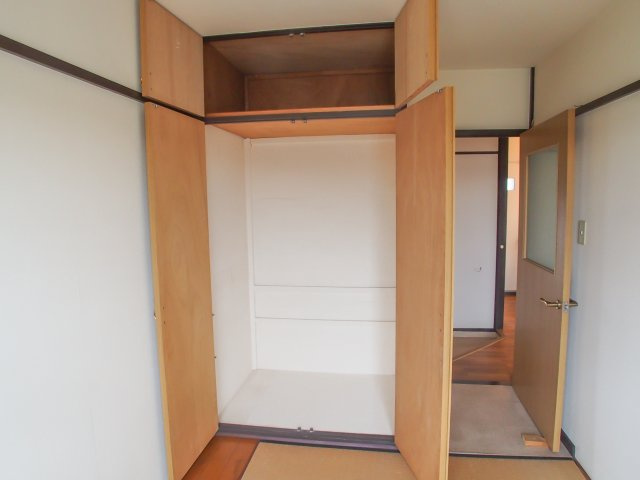 新多聞第2住宅109号棟の収納|和室3帖収納