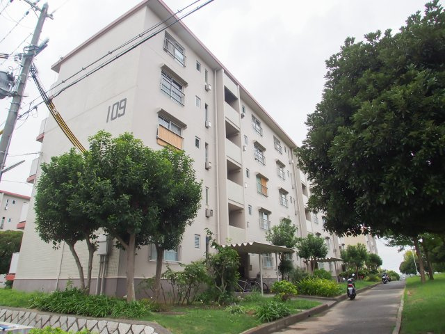 新多聞第2住宅109号棟の外観