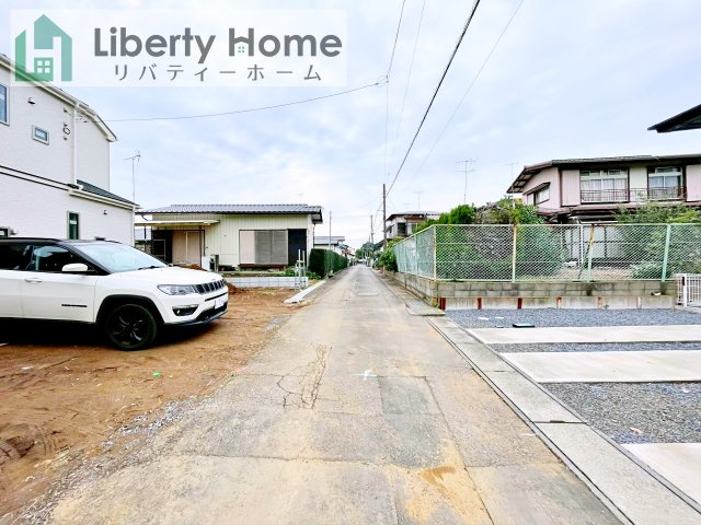 土浦市烏山4丁目　新築戸建　A号棟の前面道路含む現地写真