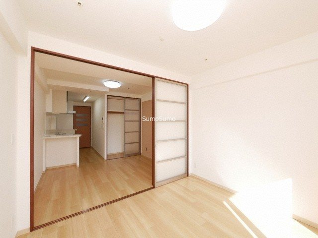 コンソラーレ土佐堀の居間・リビング|ゆったりとした居間です