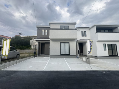 【外観】 | 与那原町与那原（全9棟）A・D・E・F号棟 | A号棟　並列駐車3台可♪