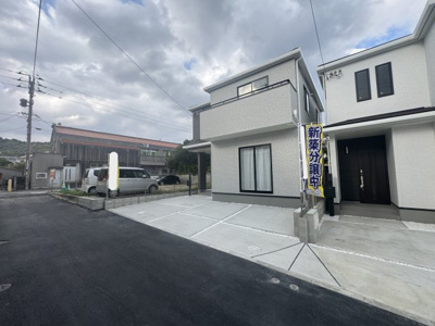 【外観】 | 与那原町与那原（全9棟）A・D・E・F号棟 | A号棟　並列駐車3台可♪