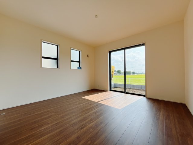 【新築戸建】太田第1長手町の洋室|お子様にとって初めての「自分だけのお部屋」。どんなお部屋にするのか楽しみになりますね♪こちらのお部屋は洋室になっているので、もし汚してしまっても簡単にお掃除できるので助かります。