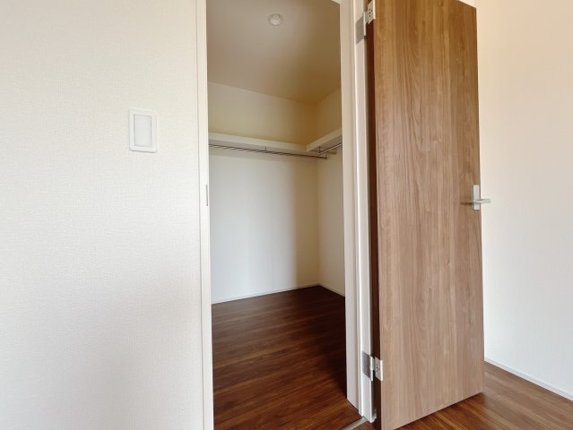 【新築戸建】太田第1長手町の収納|大容量のＷＩＣです！お洋服はもちろん、使わなくなった家具や場所を取りがちな旅行用のスーツケースなどもしまえます。また、厚手のコートをしまっても充分な広さを堪能できるプランです♪