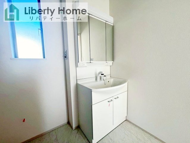 土浦市烏山4丁目　新築戸建　B号棟の独立洗面台