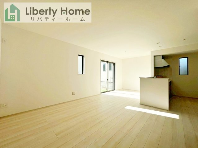 土浦市烏山4丁目　新築戸建　B号棟の居間・リビング