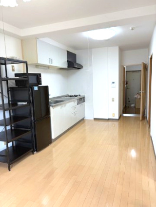 シャルムロアイヤル朝霧の居間・リビング|LDKは約10.5帖の広さ。