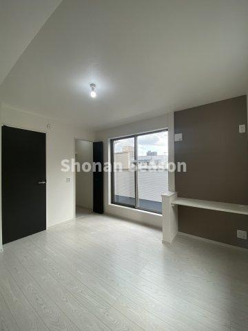 【洋室】 | 便利なスタディカウンター付きの洋室です！