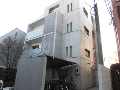【外観】 | プルーム | 鉄筋コンクリート造のがっちりとした建物。