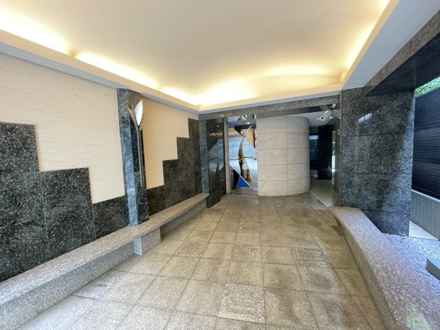 ロイヤルタワー代々木公園のロビー