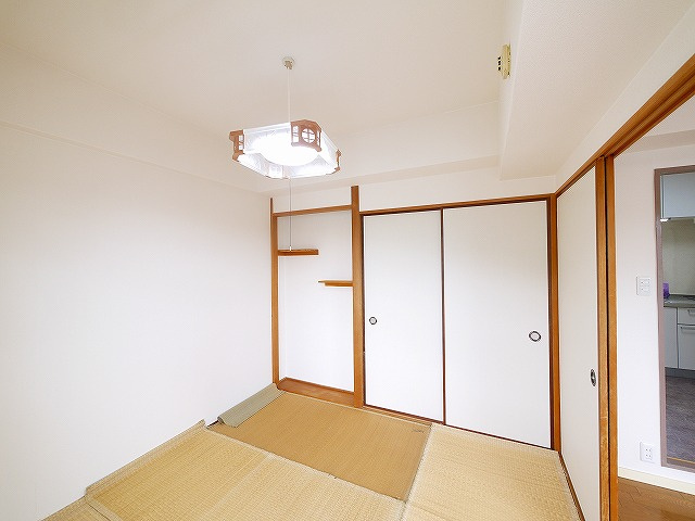ファミール聖和の和室