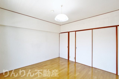 【洋室】 | コーポヤマモト | 広々とした洋室です