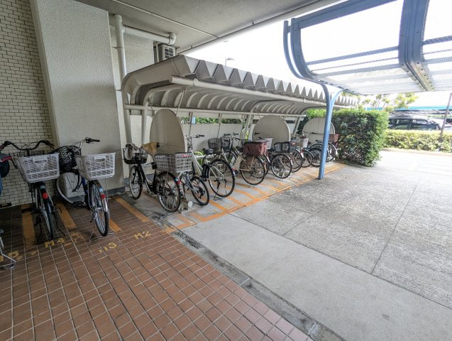 越中島三丁目ハイツ２号棟の駐車場