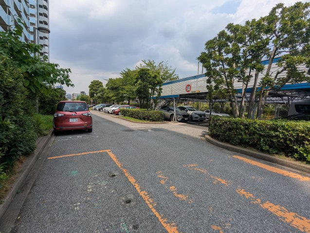 越中島三丁目ハイツ２号棟の駐車場