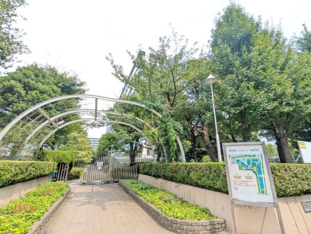 越中島三丁目ハイツ２号棟のエントランス