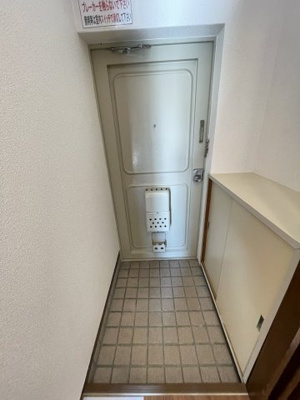【玄関】 | グランドハイツ北 | 明るい玄関です