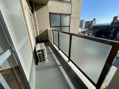 【バルコニー】 | グランドハイツ北 | バルコニーからの眺めを楽しみながら食事をしませんか