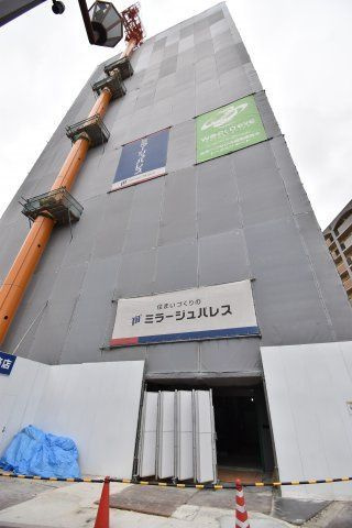 ワールドアイ難波南PORTAの外観