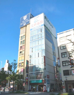 三栄御堂筋ビルの外観