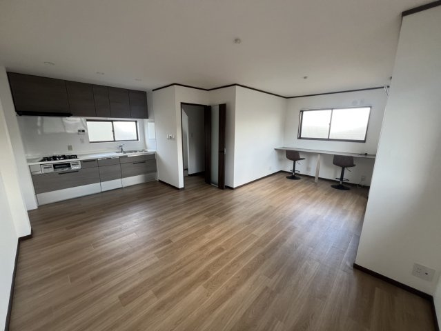 清滝中古戸建の居間・リビング|ゆったり過ごせるリビングです