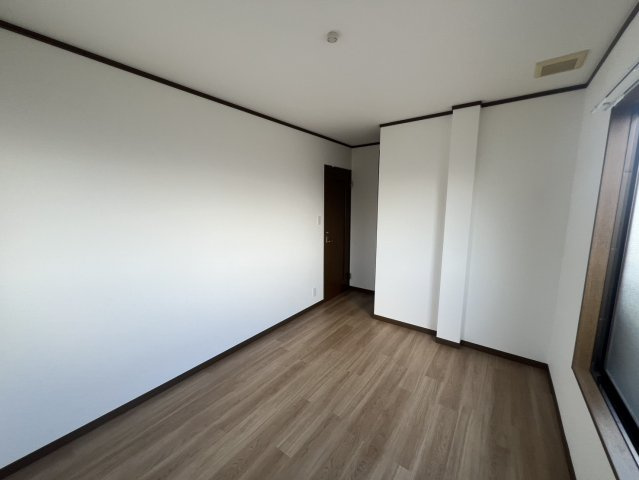 清滝中古戸建の洋室|コンパクトで使いやすい洋室です