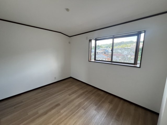 清滝中古戸建の子供部屋|お子さんと一緒に遊べます