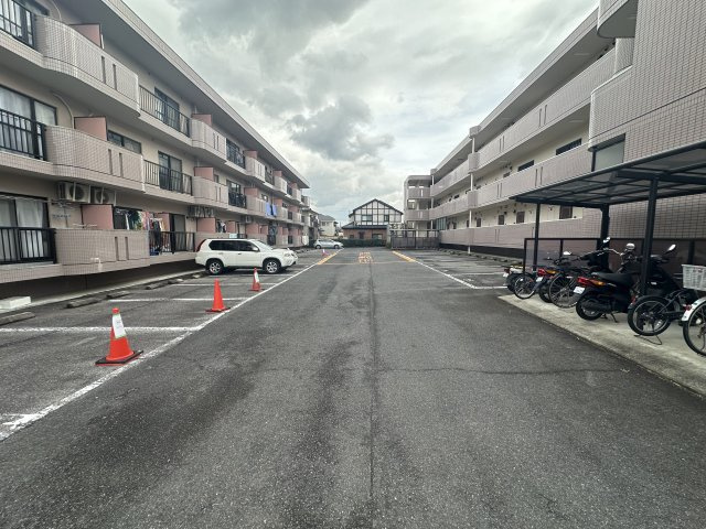 ベルドミール平戸橋2番館の駐車場